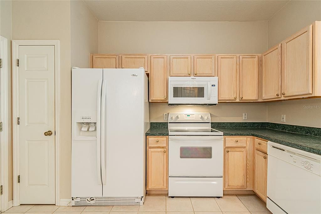 Kitchen (2)
