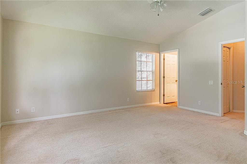 Master bedroom (3)