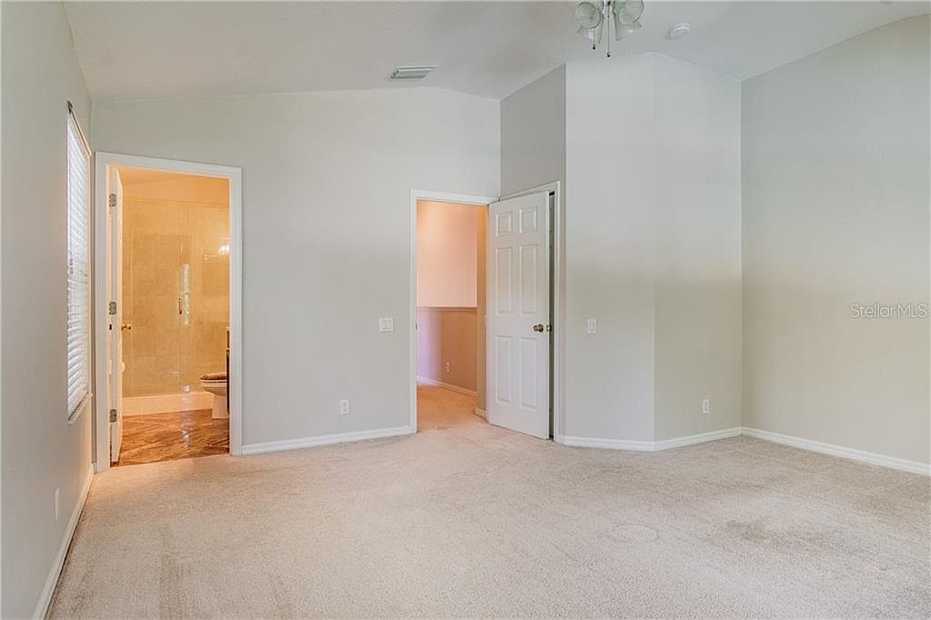 Master bedroom (4)